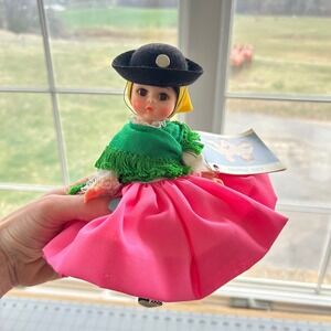 Madame Alexander Portugal Doll 585 International Collection Pink Green Box 8"